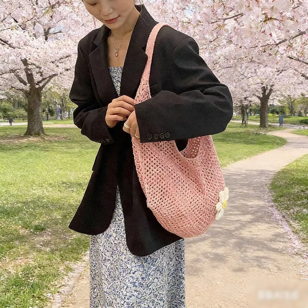 Women's Woven Straw Beach Bag with Flower Accent - Image 4