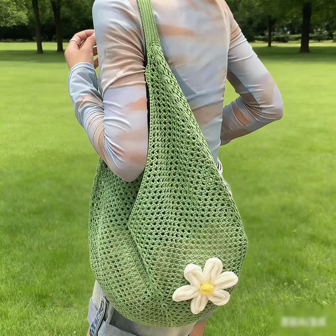 Women's Woven Straw Beach Bag with Flower Accent - Image 5