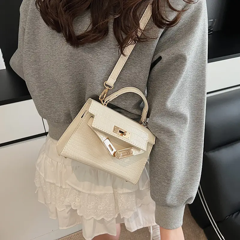 Pink Croc Leather Shoulder Bag with Gold Clasp - Image 8