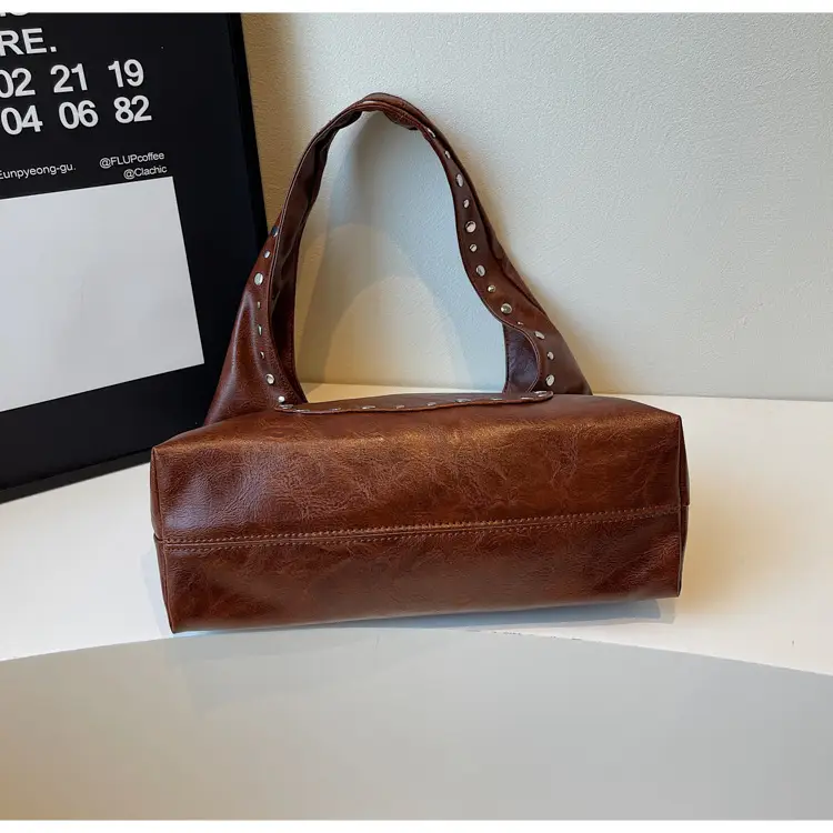 Retro Rivet Leather Shoulder Bag for Women — feature 20