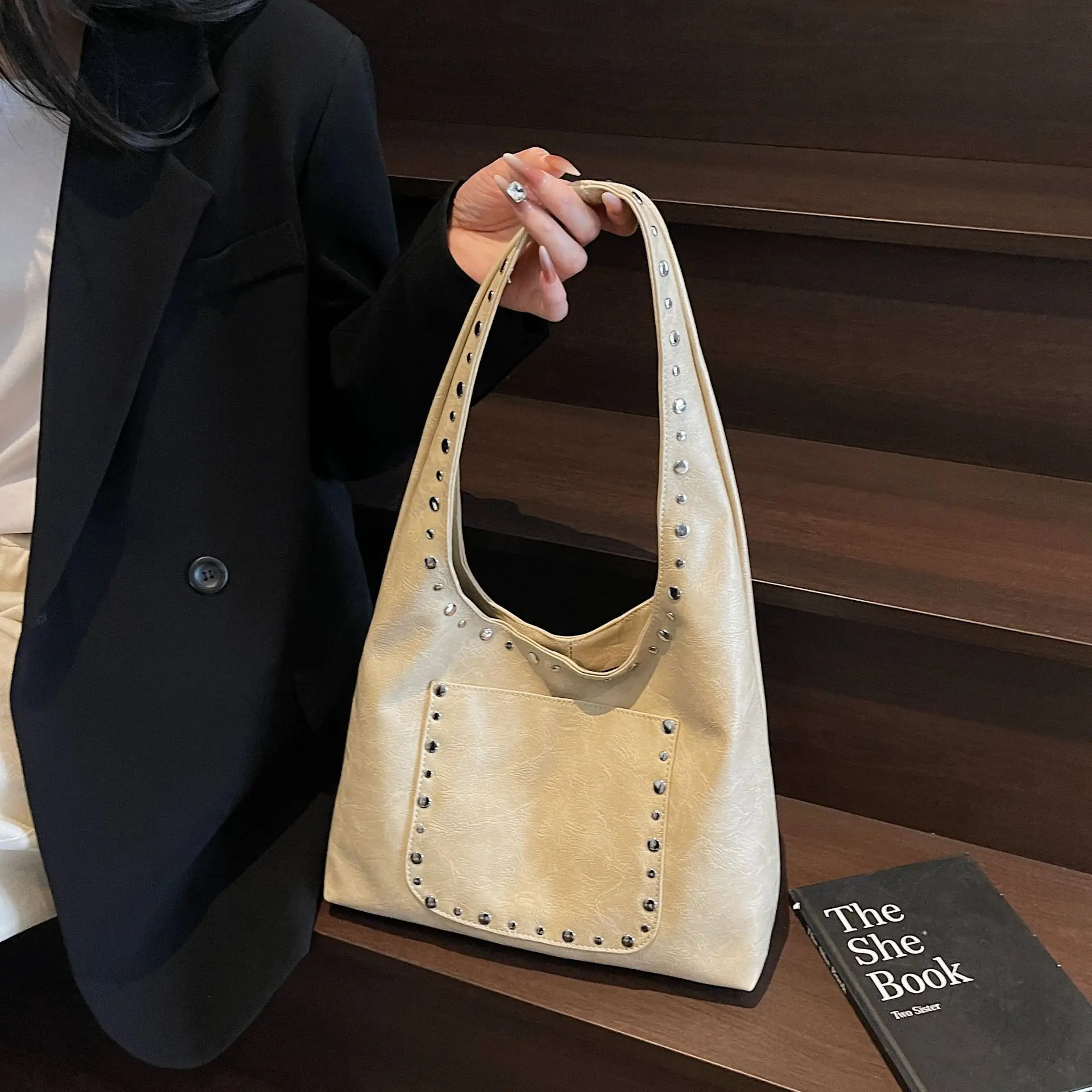 Retro Rivet Leather Shoulder Bag for Women - Image 2