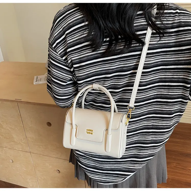 Korean Retro Small Square Handbag Maroon 2025 — feature 24