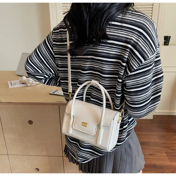 Korean Retro Small Square Handbag Maroon 2025 — feature 25