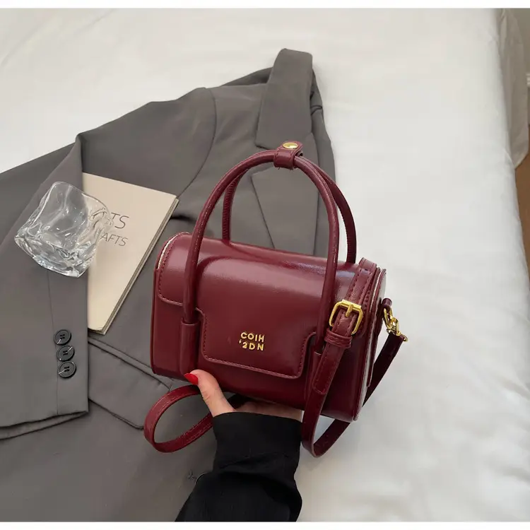 Korean Retro Small Square Handbag Maroon 2025 — feature 32