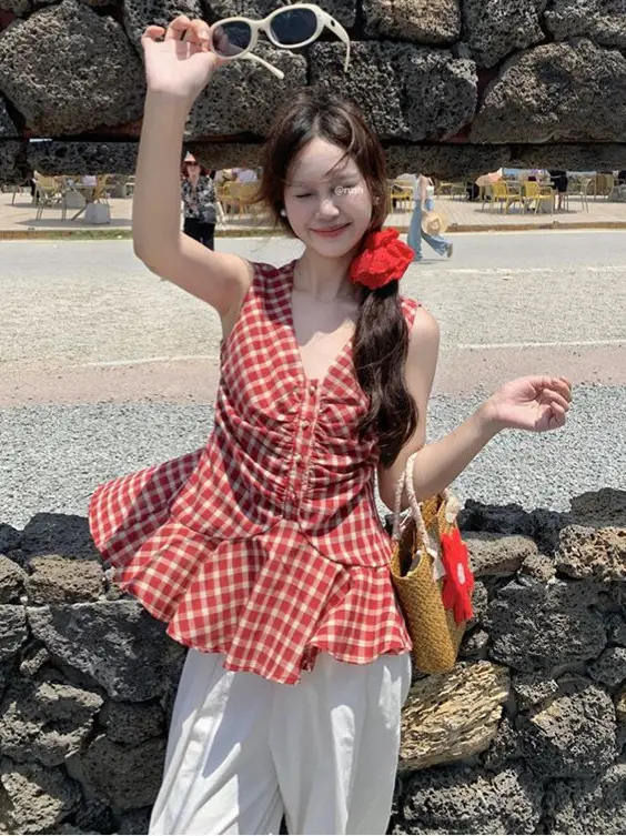 French-Style V-Neck Red Plaid Vest for Women, Summer Chic Retro Pleated Blouse with a Sense of Design and Elegant Top for Cross-Border - Image 2