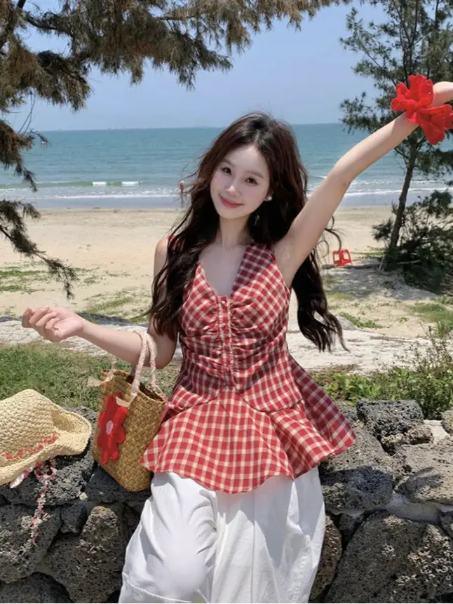 French-Style V-Neck Red Plaid Vest for Women, Summer Chic Retro Pleated Blouse with a Sense of Design and Elegant Top for Cross-Border - Image 4