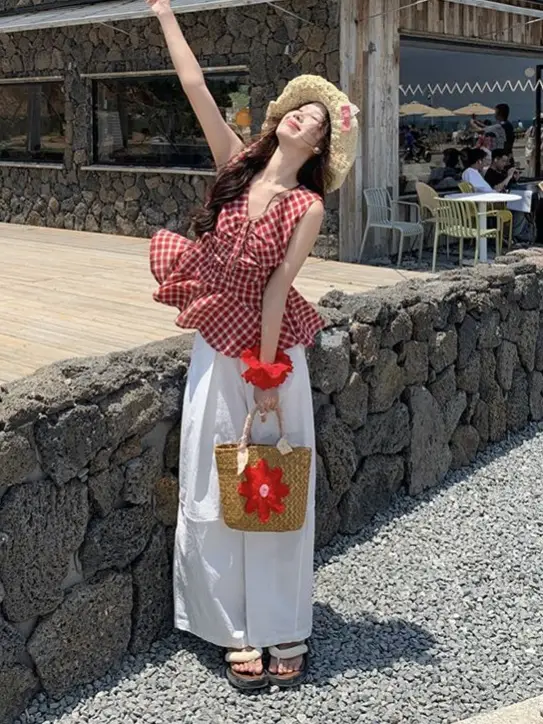 French-Style V-Neck Red Plaid Vest for Women, Summer Chic Retro Pleated Blouse with a Sense of Design and Elegant Top for Cross-Border - Image 5