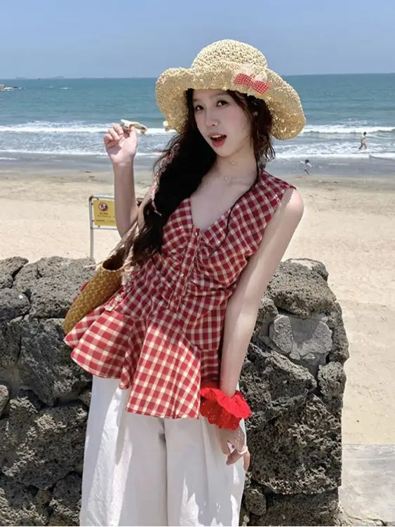 French-Style V-Neck Red Plaid Vest for Women, Summer Chic Retro Pleated Blouse with a Sense of Design and Elegant Top for Cross-Border - Image 6