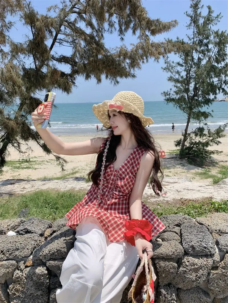 French-Style V-Neck Red Plaid Vest for Women, Summer Chic Retro Pleated Blouse with a Sense of Design and Elegant Top for Cross-Border — feature 10