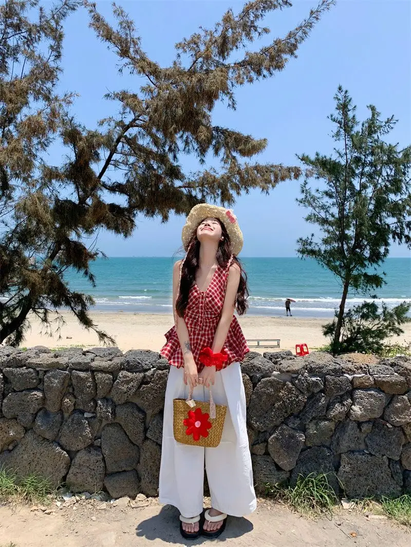 French-Style V-Neck Red Plaid Vest for Women, Summer Chic Retro Pleated Blouse with a Sense of Design and Elegant Top for Cross-Border — feature 11