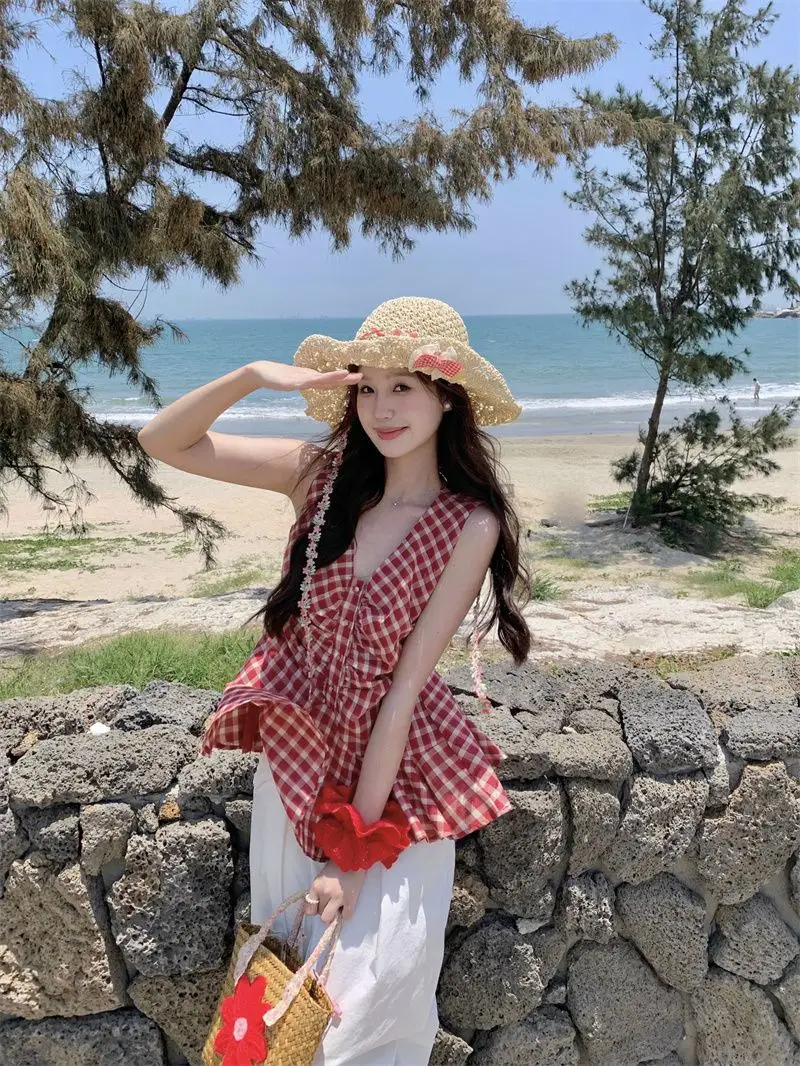 French-Style V-Neck Red Plaid Vest for Women, Summer Chic Retro Pleated Blouse with a Sense of Design and Elegant Top for Cross-Border — feature 2