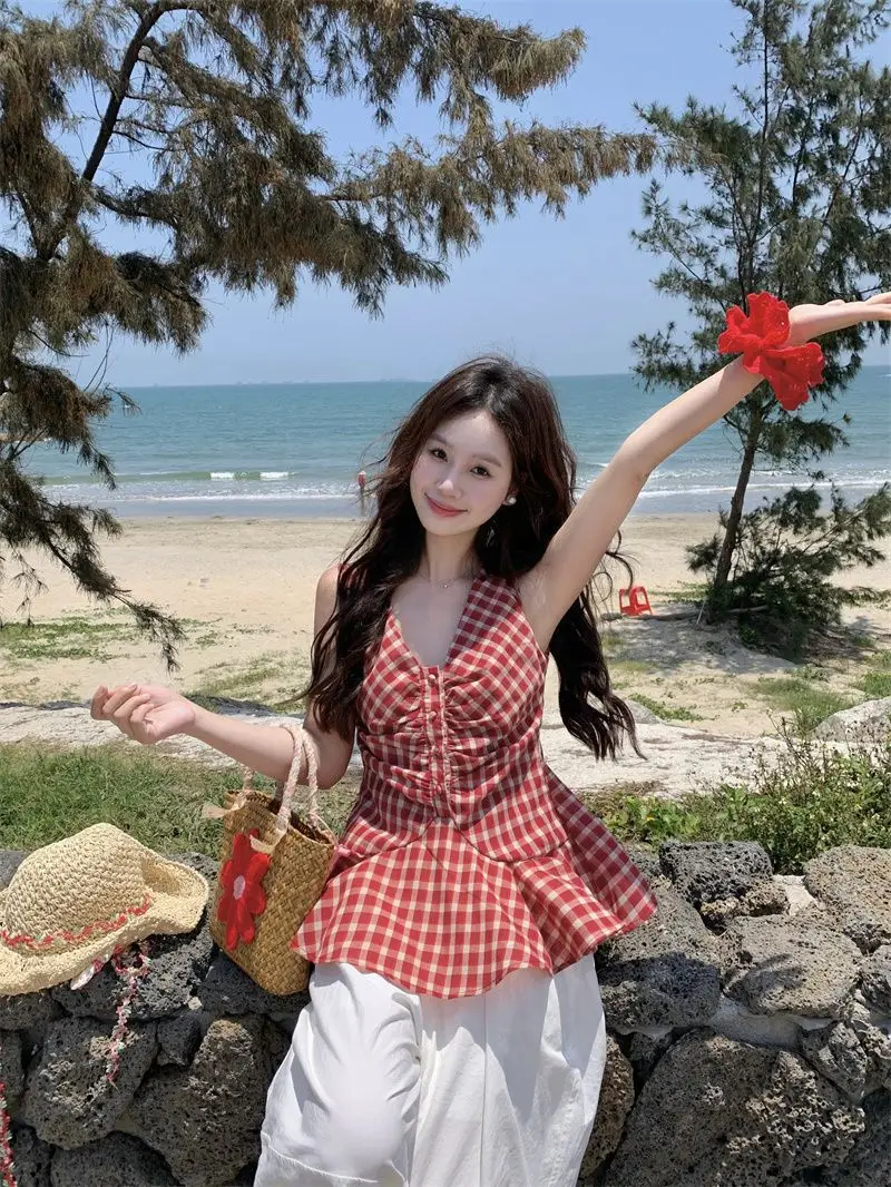 French-Style V-Neck Red Plaid Vest for Women, Summer Chic Retro Pleated Blouse with a Sense of Design and Elegant Top for Cross-Border — feature 3