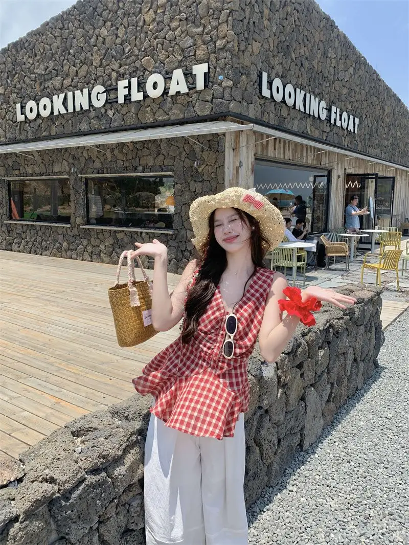 French-Style V-Neck Red Plaid Vest for Women, Summer Chic Retro Pleated Blouse with a Sense of Design and Elegant Top for Cross-Border — feature 6