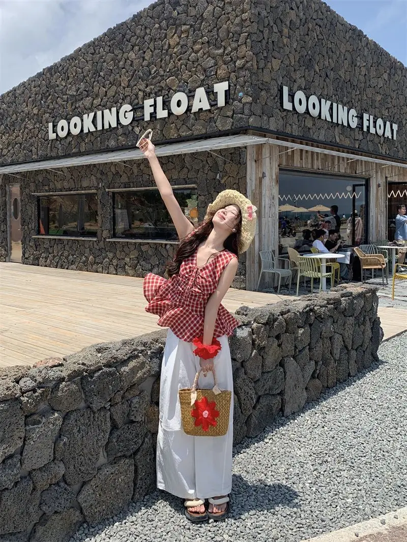 French-Style V-Neck Red Plaid Vest for Women, Summer Chic Retro Pleated Blouse with a Sense of Design and Elegant Top for Cross-Border — feature 8