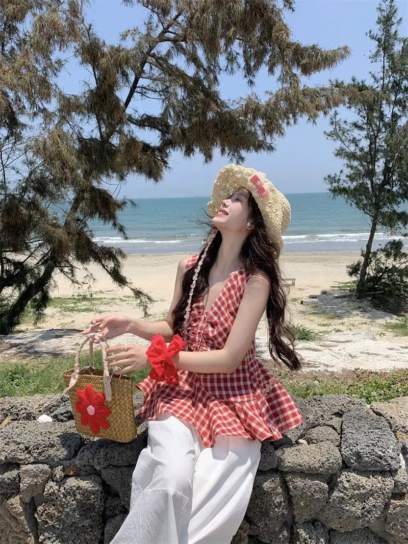 French-Style V-Neck Red Plaid Vest for Women, Summer Chic Retro Pleated Blouse with a Sense of Design and Elegant Top for Cross-Border — feature 9