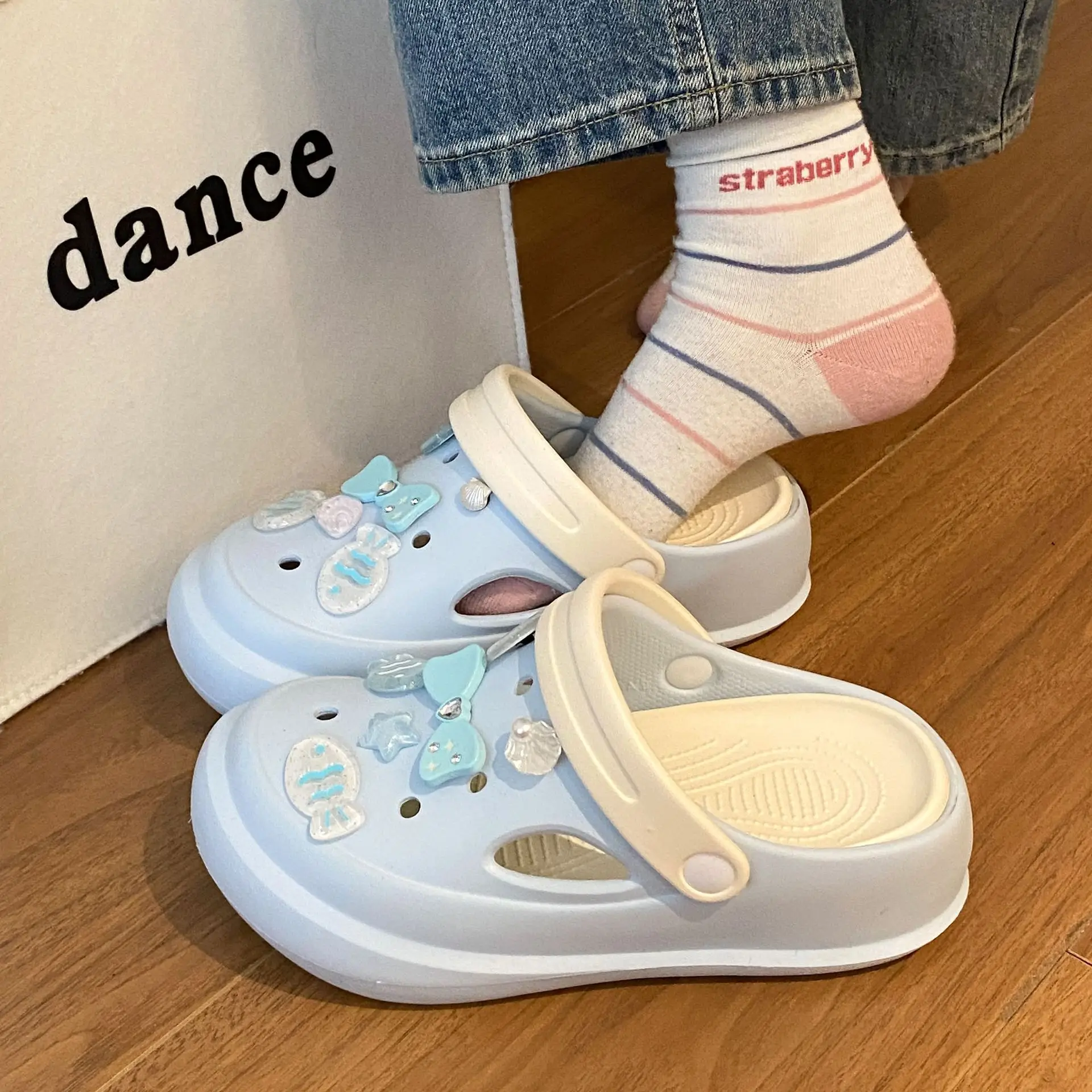 2025 Spring Croc Shoes Women Beige Heart Decor