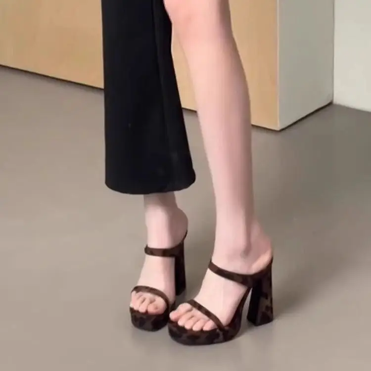 High-Looking Leopard Print High-Heeled Shoes, Fashionable Waterproof Platform One-Strap Sandals for Women to Wear Outside 2025 Summer New Sandals and Slippers — feature 6