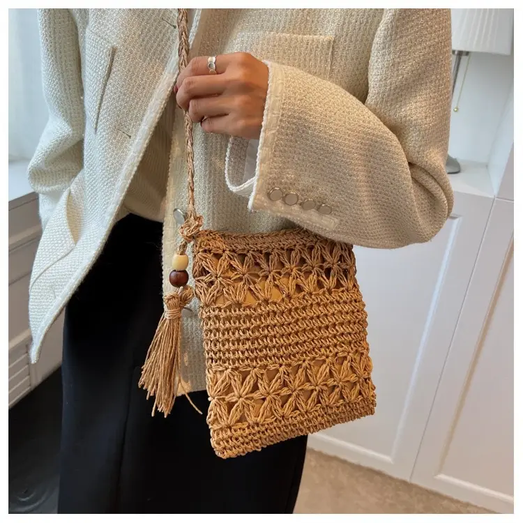 Tassel Crossbody Bag Straw Handwoven Bag Brown — feature 2