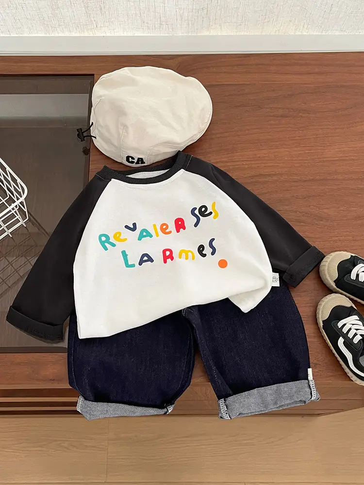 Boys Cotton Raglan T-Shirt with Colorful Print & Shorts Set - Image 3