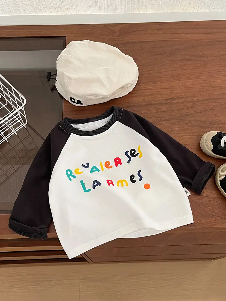 Boys Cotton Raglan T-Shirt with Colorful Print & Shorts Set - Image 4