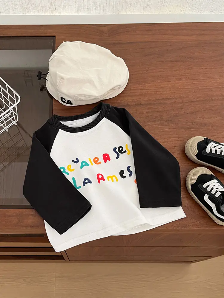 Boys Cotton Raglan T-Shirt with Colorful Print & Shorts Set - Image 5