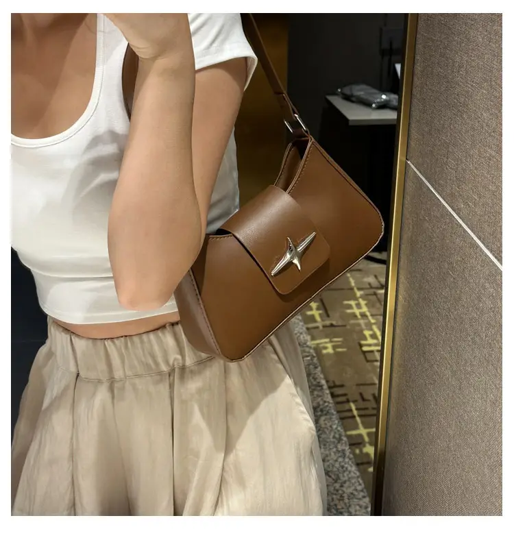 Women's Beige Star Logo Shoulder Bag 2025 — feature 10