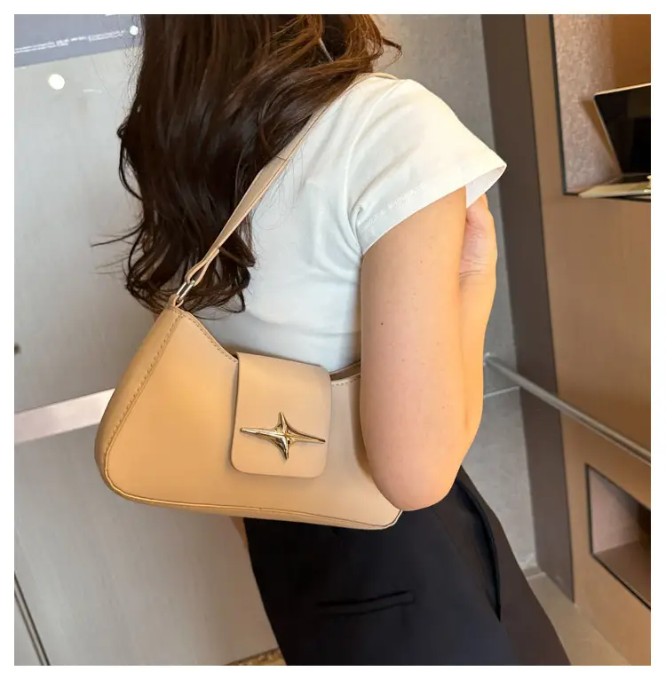 Women's Beige Star Logo Shoulder Bag 2025 — feature 11
