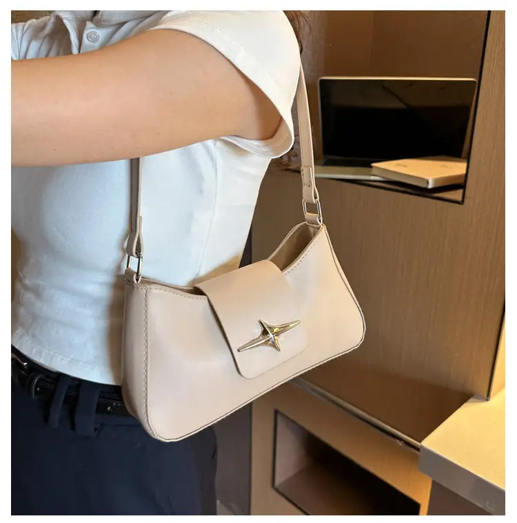 Women's Beige Star Logo Shoulder Bag 2025 — feature 12