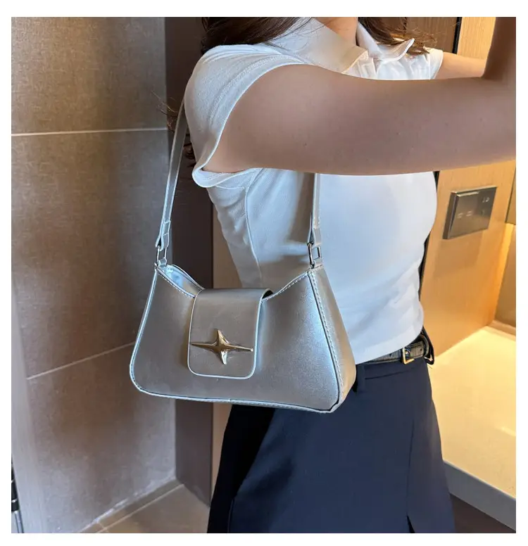 Women's Beige Star Logo Shoulder Bag 2025 — feature 13
