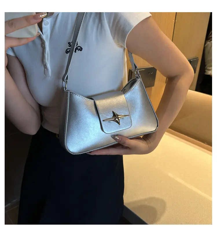 Women's Beige Star Logo Shoulder Bag 2025 — feature 14