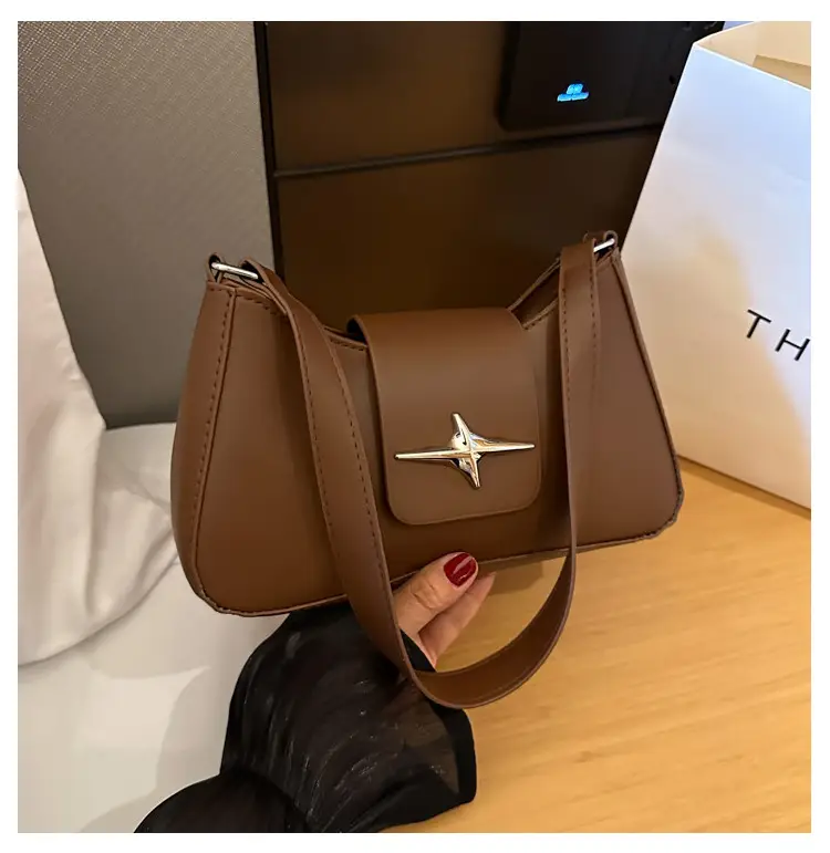 Women's Beige Star Logo Shoulder Bag 2025 — feature 18