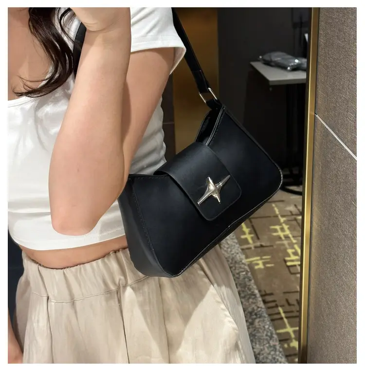 Women's Beige Star Logo Shoulder Bag 2025 — feature 8