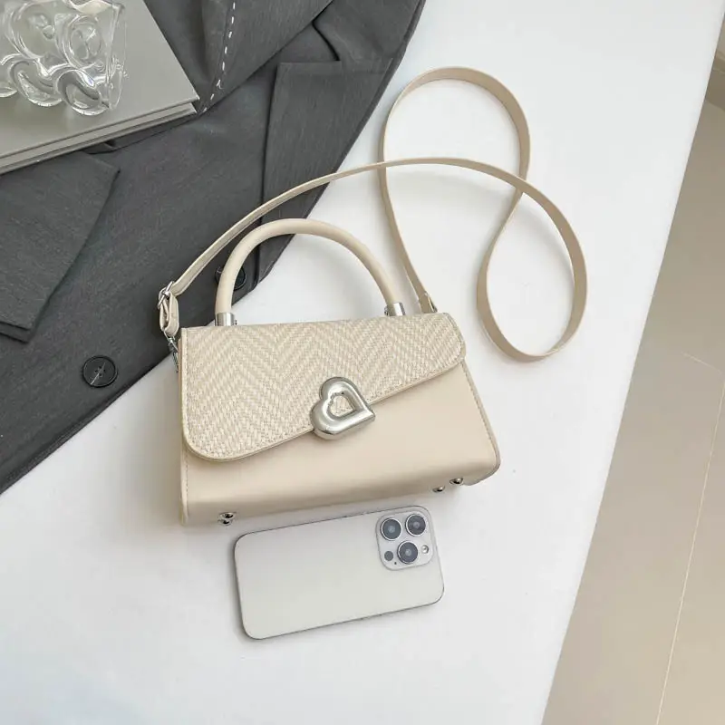 Women's Heart-Shaped Lock Bag White Grey 2025 - Image 7