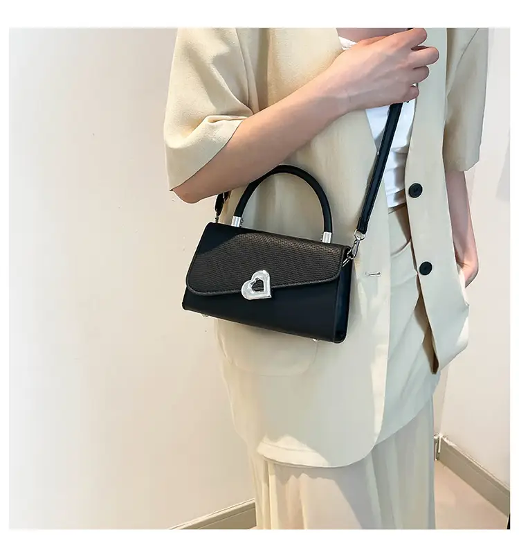 Women's Heart-Shaped Lock Bag White Grey 2025 — feature 20