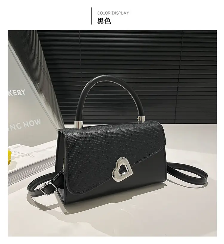 Women's Heart-Shaped Lock Bag White Grey 2025 — feature 27