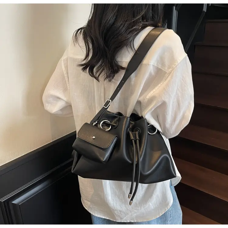 2025 Korean Style Pleated Shoulder Bag Large Capacity — feature 19