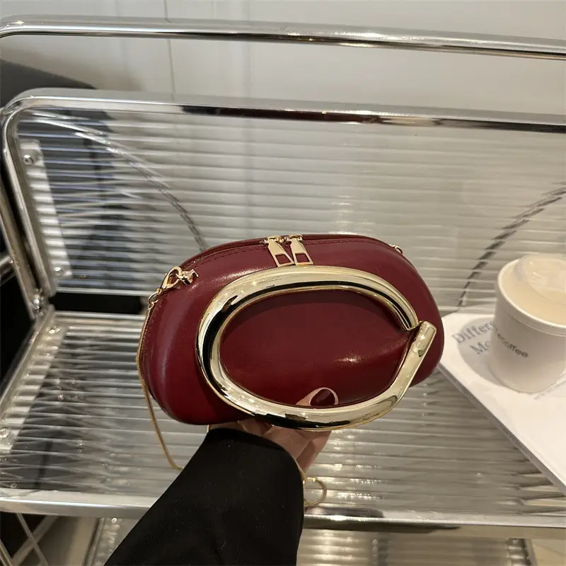 Stylish Red European Clutch Bag for Women — feature 3