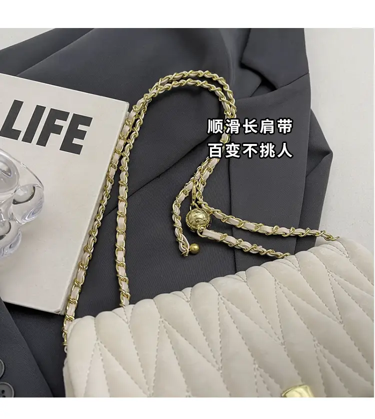 Women Pleated Chain Shoulder Bag Cream Summer 2024 — feature 4