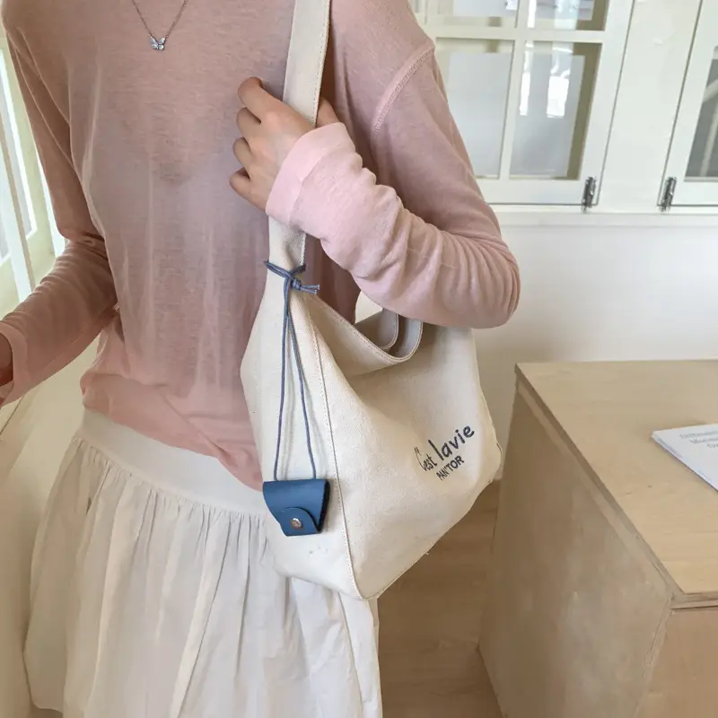 Red Canvas Shoulder Bag for Women Large Capacity 2026 — feature 20