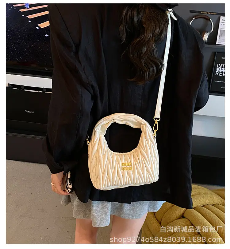 Silver Pleated Shoulder Bag for Women Casual Luxury Handbag — feature 1