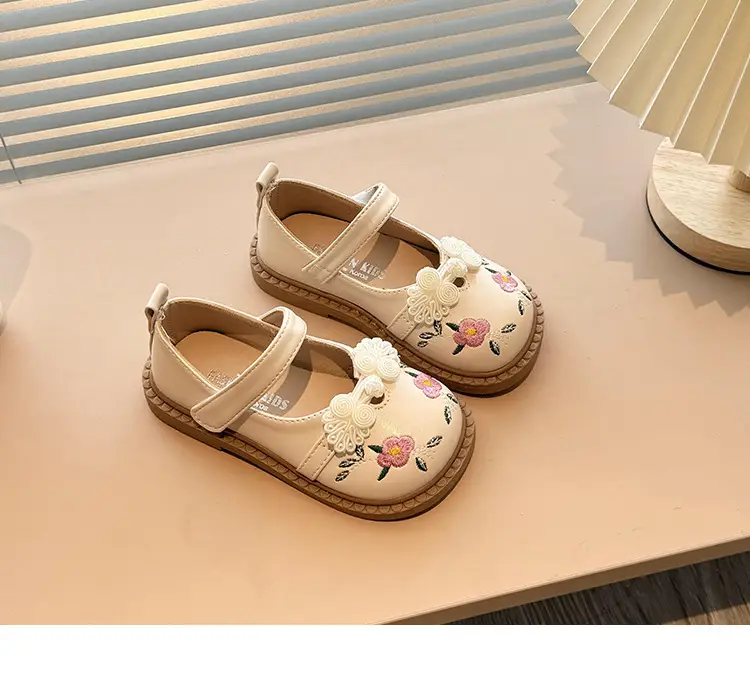 Girls' Princess Embroidered Sandals Summer 2025 — feature 8