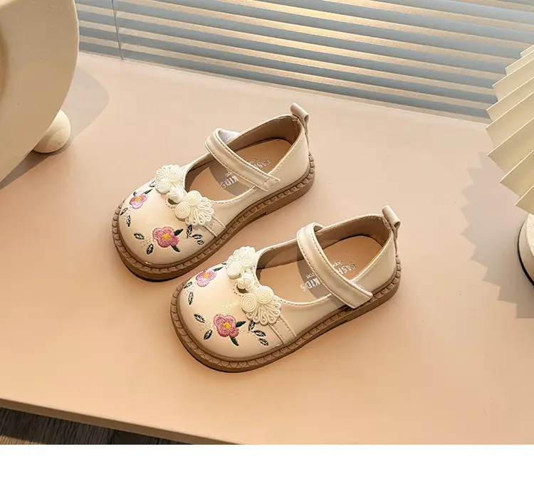 Girls' Princess Embroidered Sandals Summer 2025 — feature 9