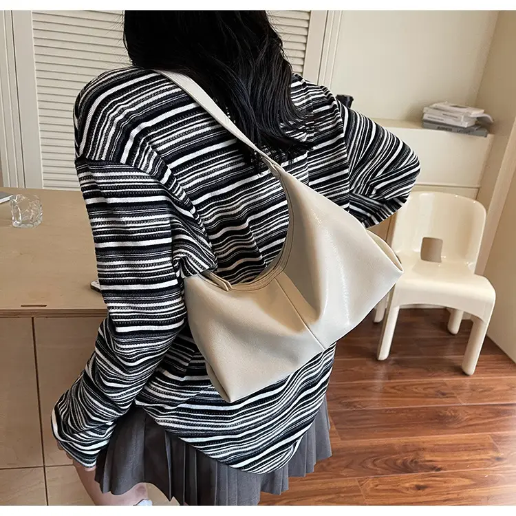 Women's Creamy Leather Shoulder Bag 2025 — feature 11