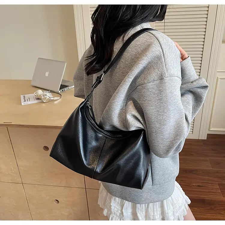 Women's Creamy Leather Shoulder Bag 2025 — feature 14