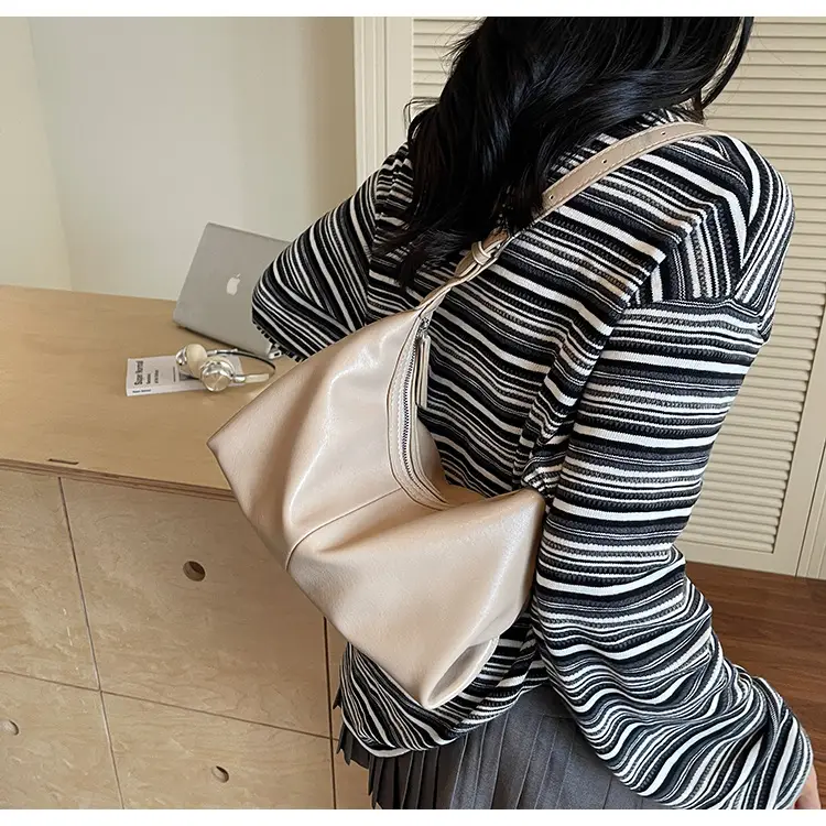 Women's Creamy Leather Shoulder Bag 2025 — feature 7