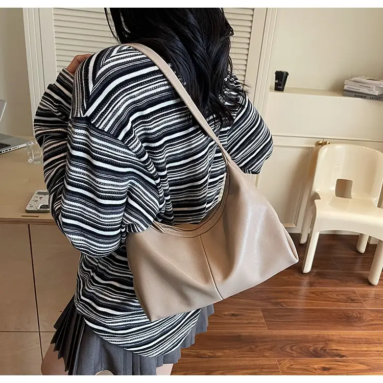 Women's Creamy Leather Shoulder Bag 2025 — feature 8