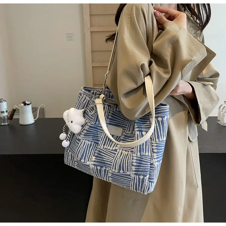Women's Blue Striped Shoulder Bag with Bear Earrings — feature 18