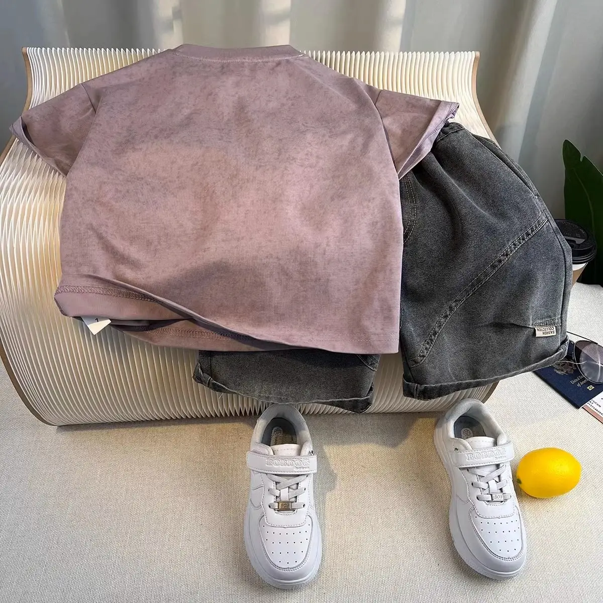 Boys 2-Piece Summer Suit Pink Grey White Sneakers - Image 4