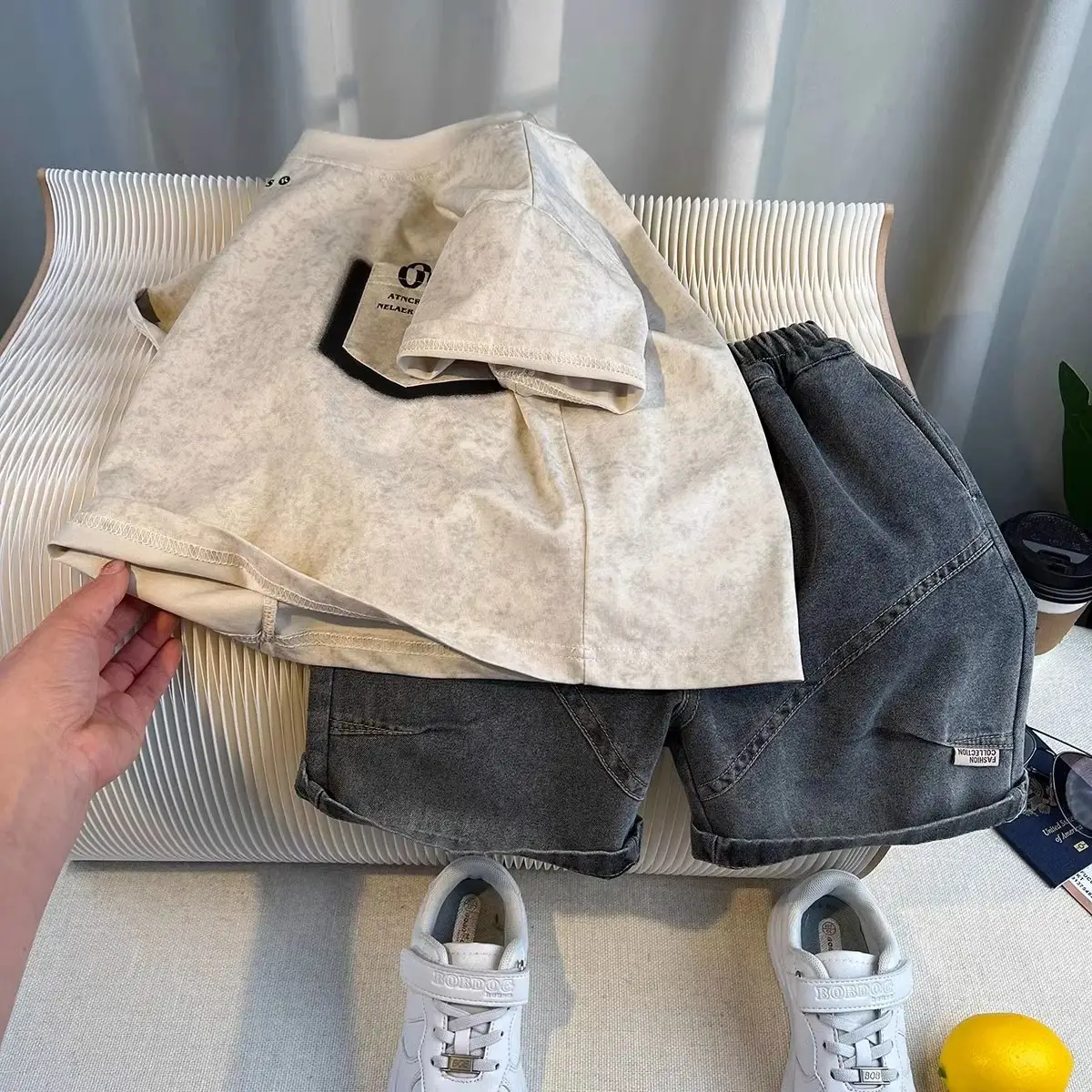 Boys 2-Piece Summer Suit Pink Grey White Sneakers - Image 5