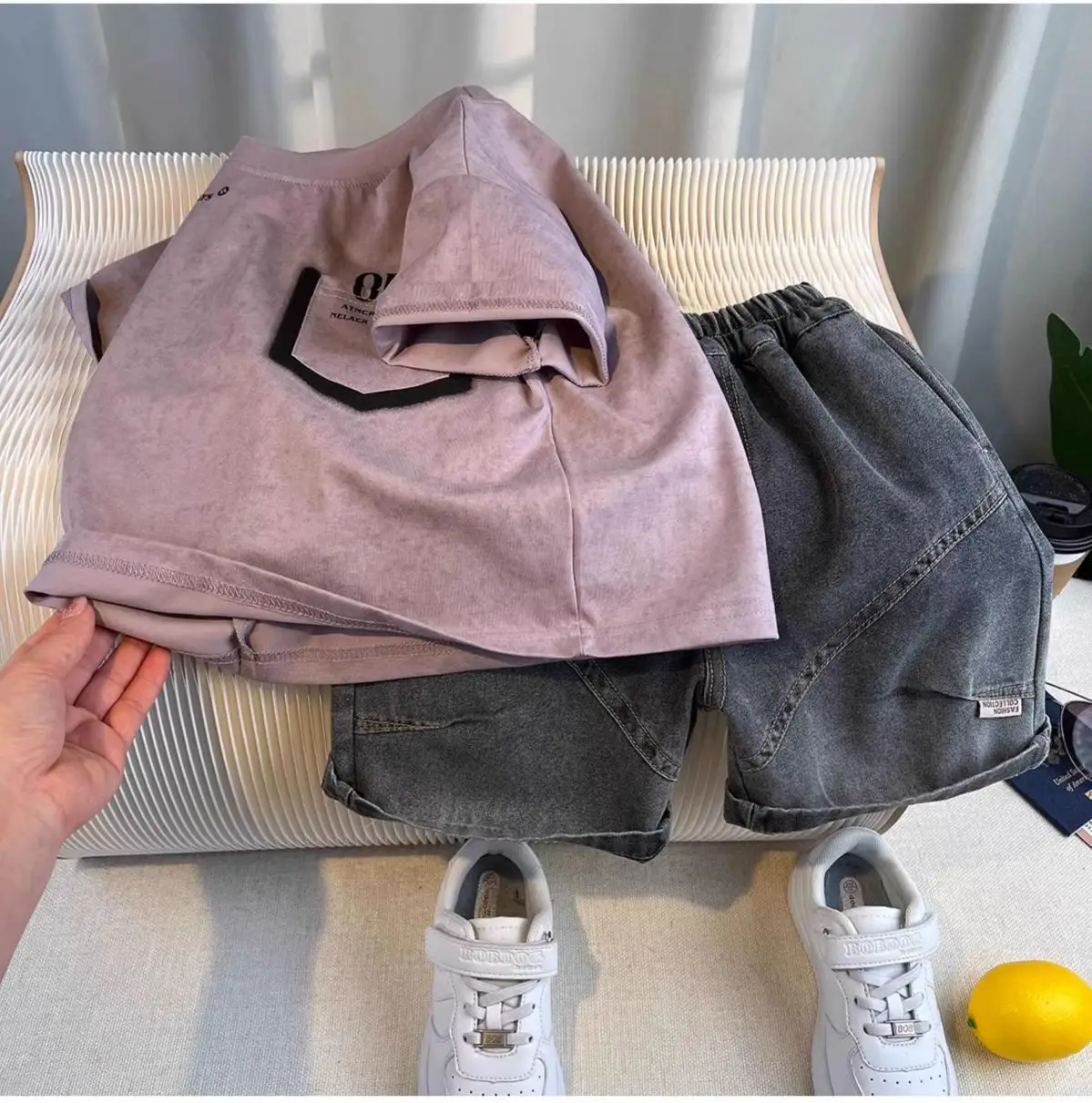 Boys 2-Piece Summer Suit Pink Grey White Sneakers — feature 10